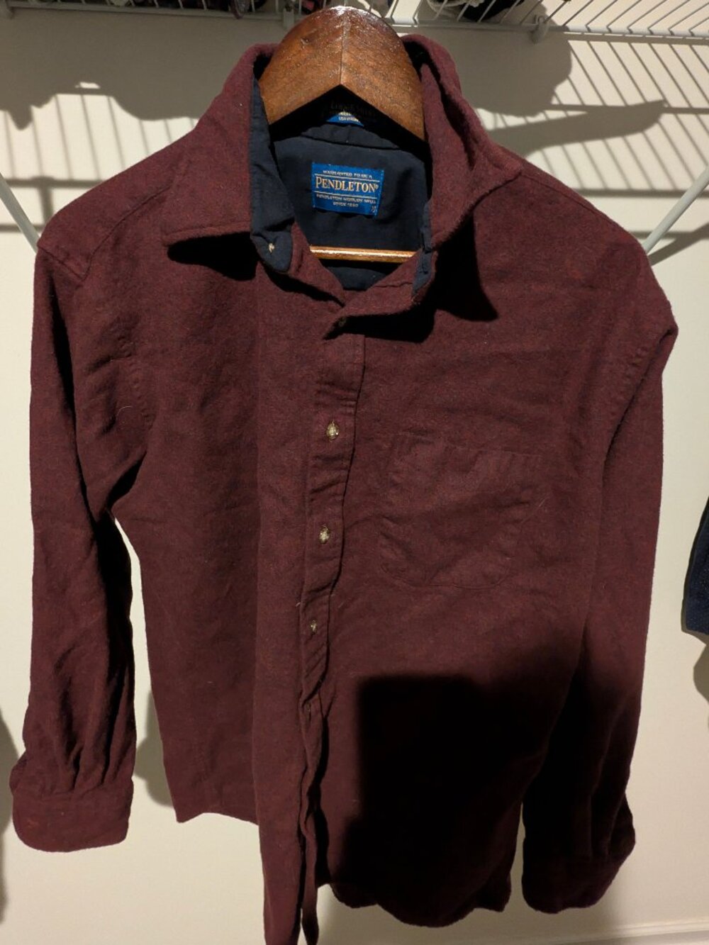 Pendleton Lodge Shirt Burgundy 100% Virgin Wool Mens Button Up